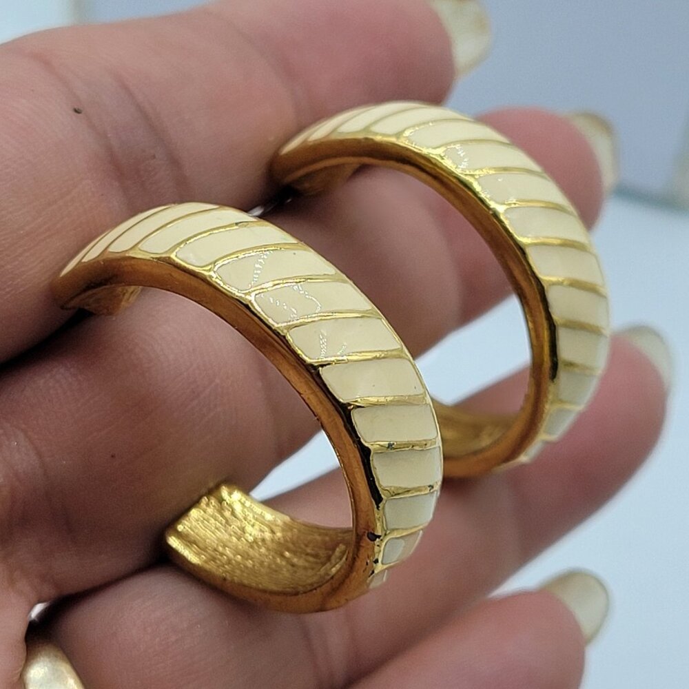 Vintage Napier 1" Hoop Earrings Gold Tone Cream Enamel Timeless Classic